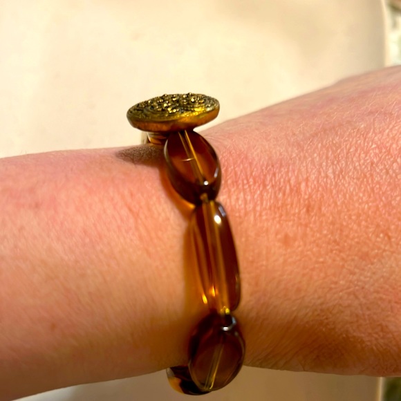 Vintage Stretch Bracelet W/ Antique Button. - Picture 4 of 6